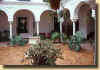 Carmona patio museo de la ciudad.jpg (6600 bytes)